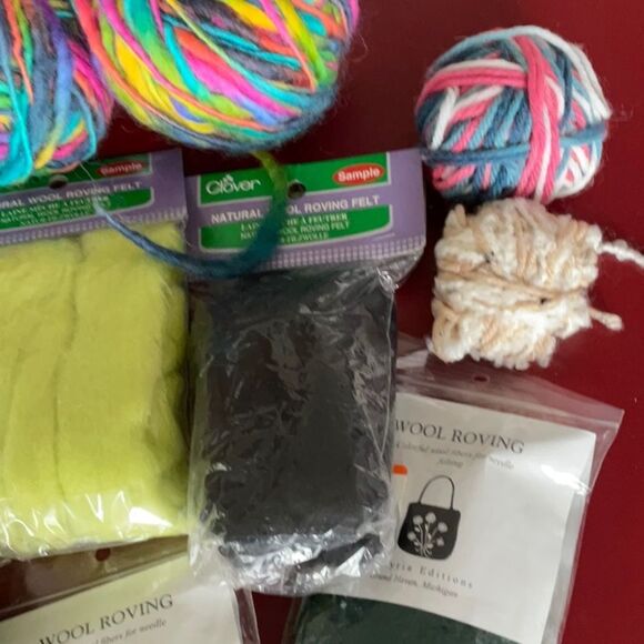 Bundle of Yarn and Wool Roving - Picture 5 of 7